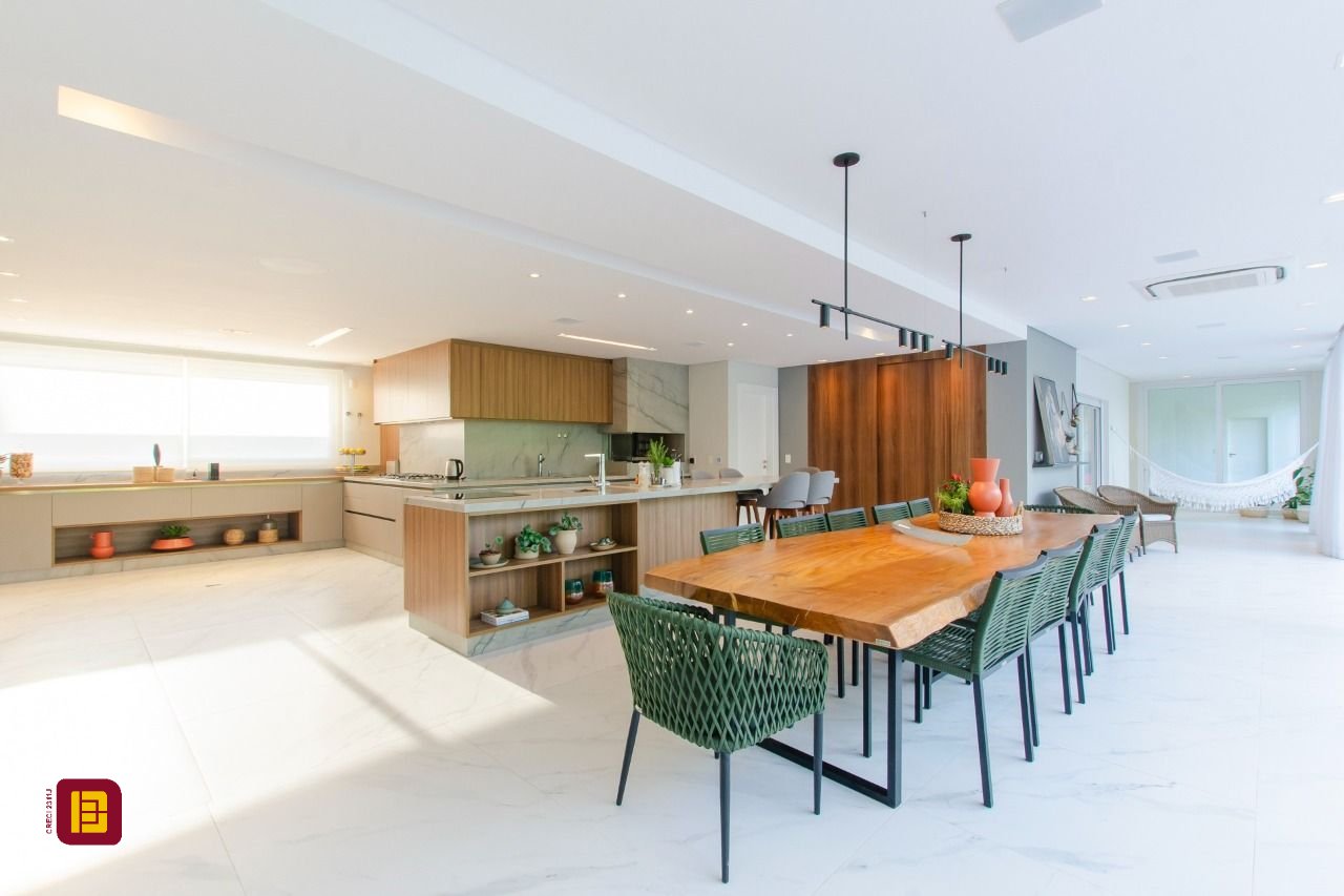 Casa de Condomínio com 942m², 6 quartos (sendo 5 suítes), 4 garagens, no bairro Cacupé em Florianópolis