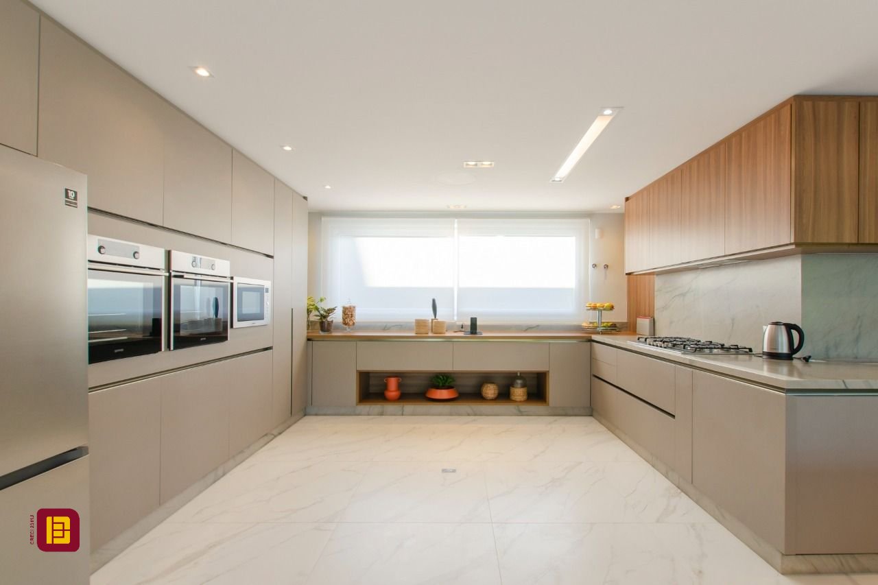 Casa de Condomínio com 942m², 6 quartos (sendo 5 suítes), 4 garagens, no bairro Cacupé em Florianópolis