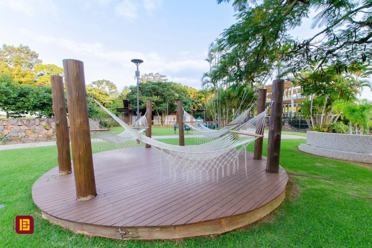 Casa de Condomínio com 942m², 6 quartos (sendo 5 suítes), 4 garagens, no bairro Cacupé em Florianópolis