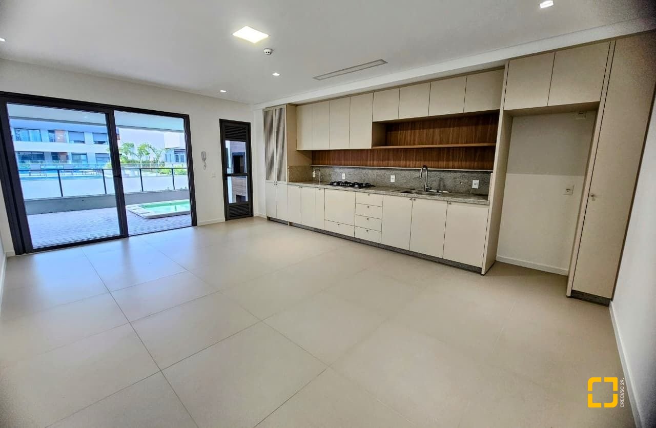 Apartamento com 119m², 3 quartos (sendo 1 suíte), 2 garagens, no bairro Morro das Pedras em Florianópolis