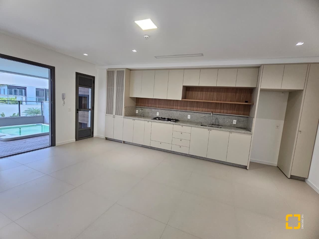 Apartamento com 119m², 3 quartos (sendo 1 suíte), 2 garagens, no bairro Morro das Pedras em Florianópolis