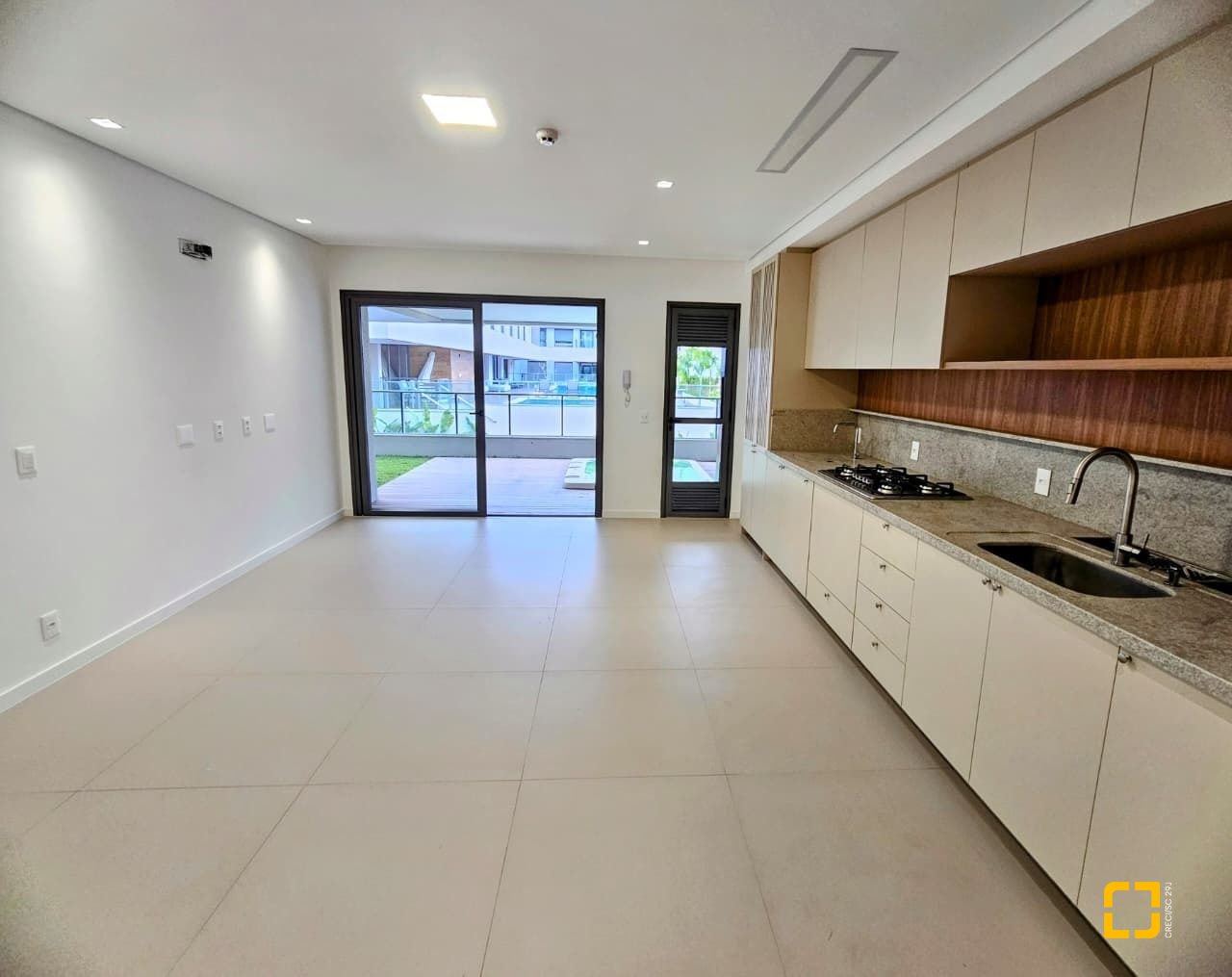 Apartamento com 119m², 3 quartos (sendo 1 suíte), 2 garagens, no bairro Morro das Pedras em Florianópolis