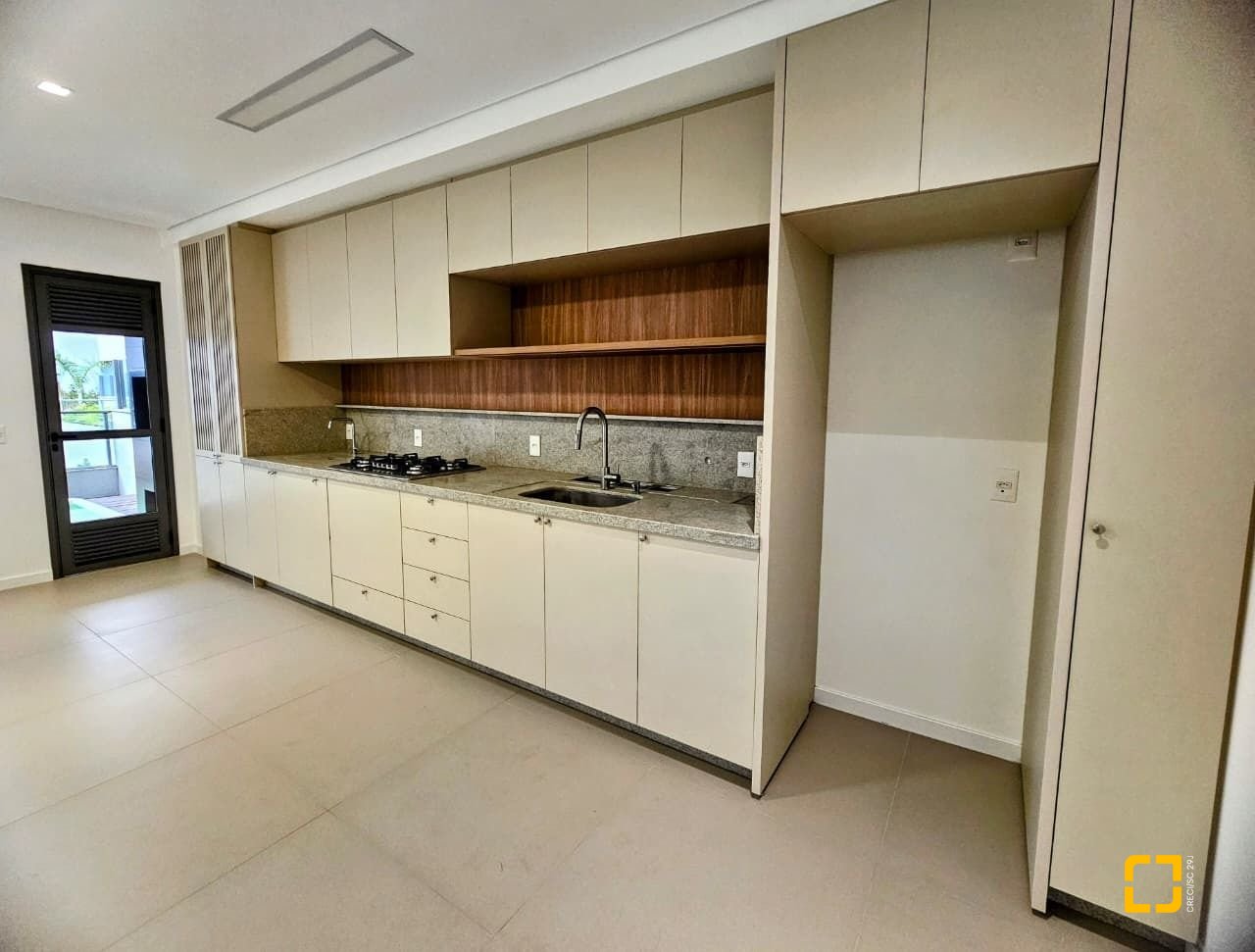 Apartamento com 119m², 3 quartos (sendo 1 suíte), 2 garagens, no bairro Morro das Pedras em Florianópolis
