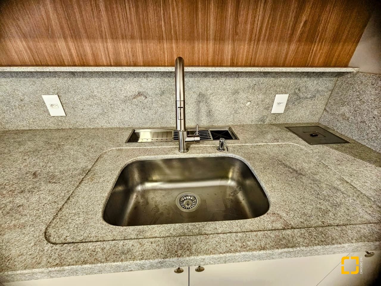 Apartamento com 119m², 3 quartos (sendo 1 suíte), 2 garagens, no bairro Morro das Pedras em Florianópolis