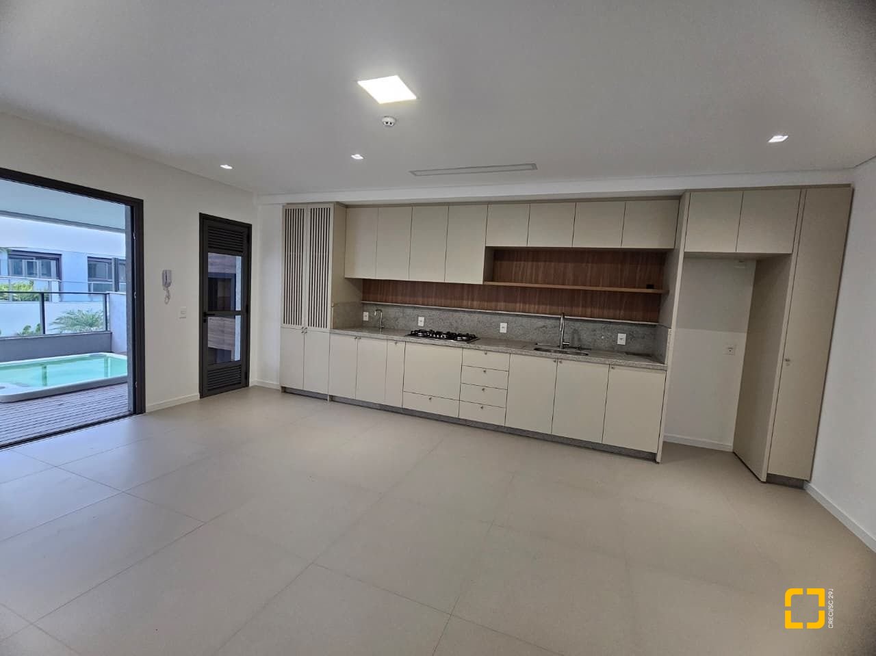 Apartamento com 119m², 3 quartos (sendo 1 suíte), 2 garagens, no bairro Morro das Pedras em Florianópolis