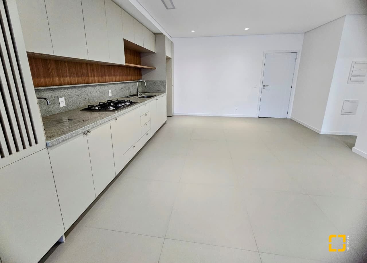 Apartamento com 119m², 3 quartos (sendo 1 suíte), 2 garagens, no bairro Morro das Pedras em Florianópolis