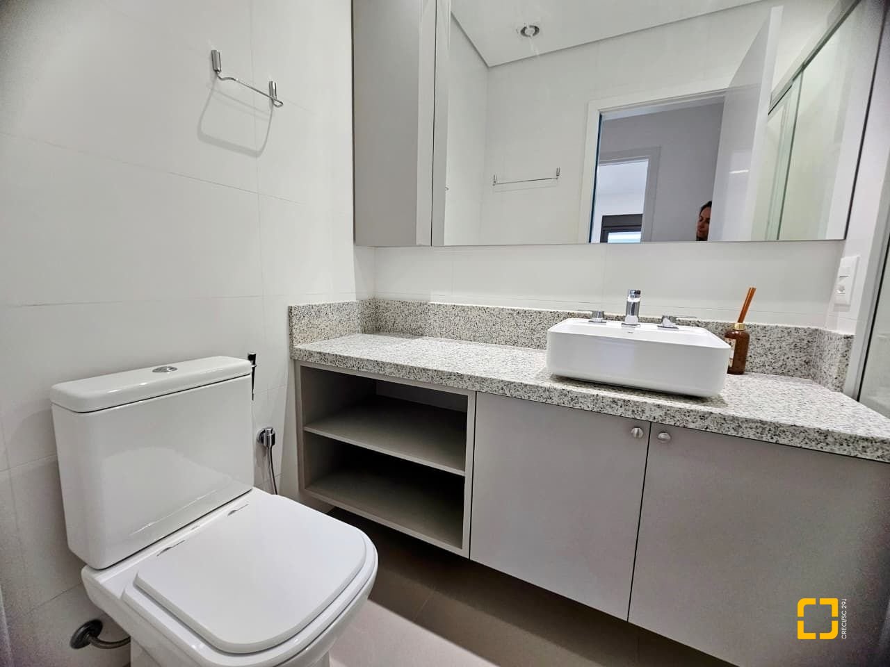 Apartamento com 119m², 3 quartos (sendo 1 suíte), 2 garagens, no bairro Morro das Pedras em Florianópolis