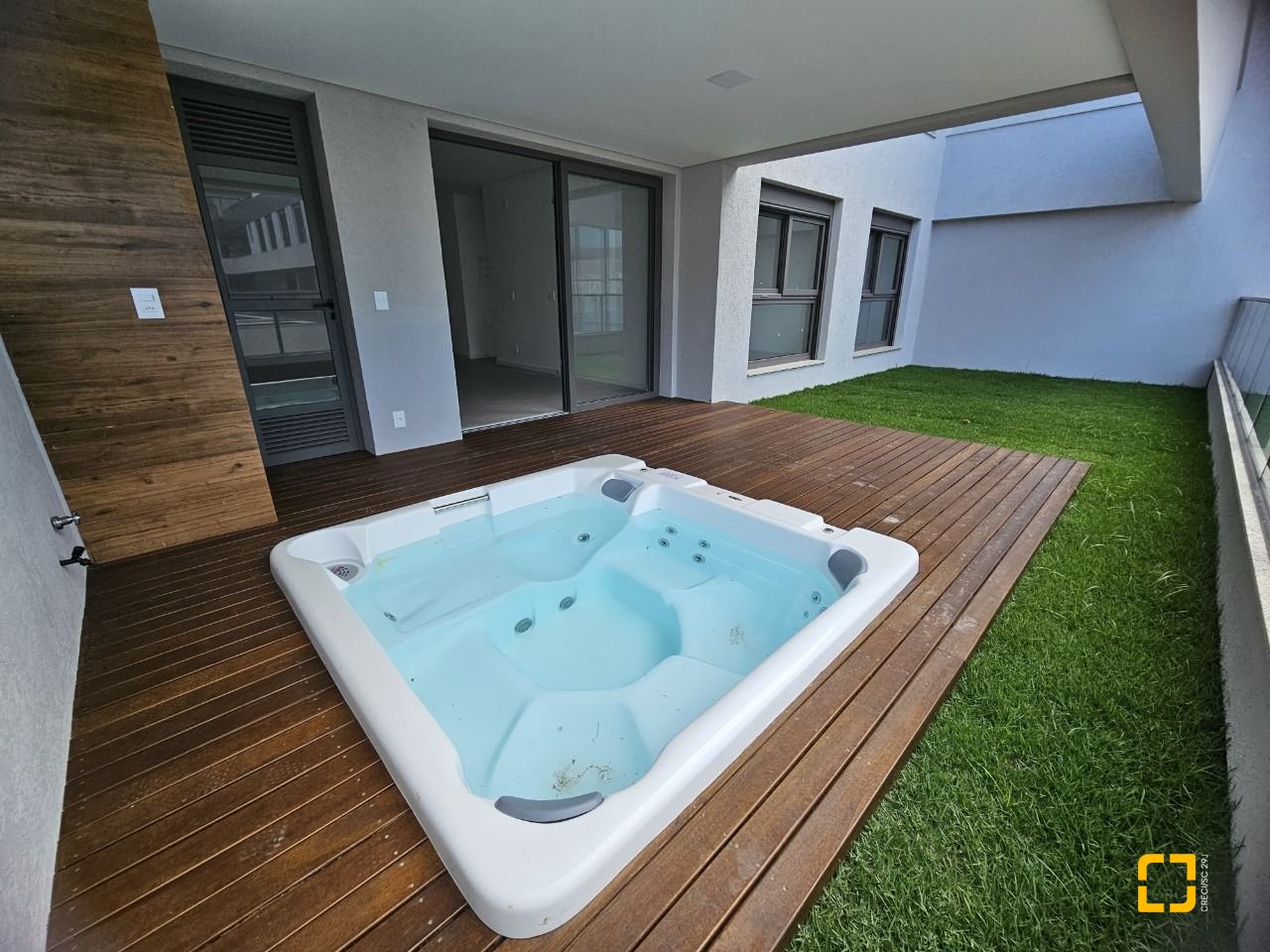 Apartamento com 119m², 3 quartos (sendo 1 suíte), 2 garagens, no bairro Morro das Pedras em Florianópolis
