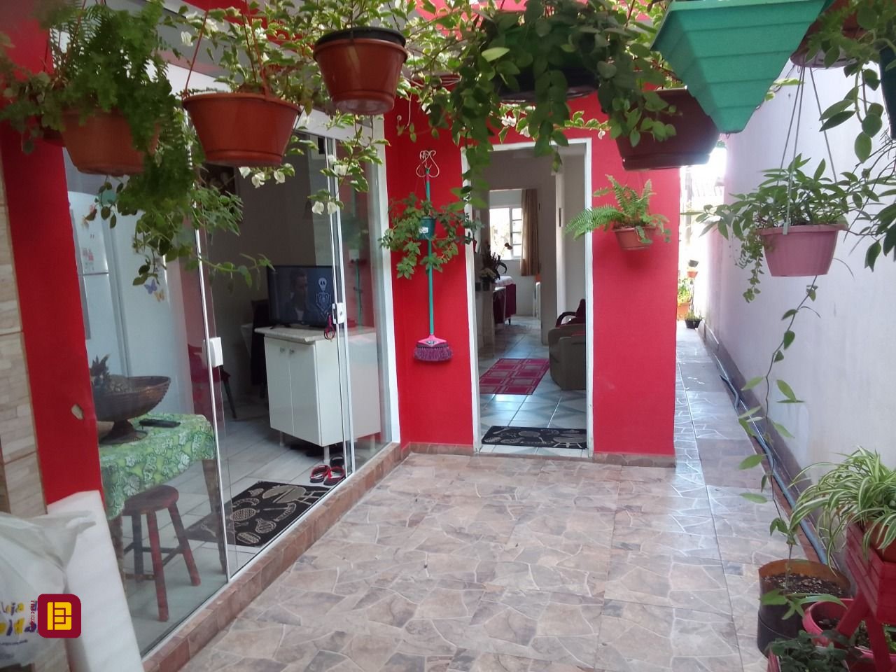Casa com 100m², 2 quartos (sendo 1 suíte), 1 garagem, no bairro Rio Tavares em Florianópolis