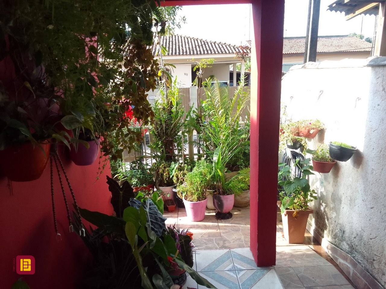 Casa com 100m², 2 quartos (sendo 1 suíte), 1 garagem, no bairro Rio Tavares em Florianópolis