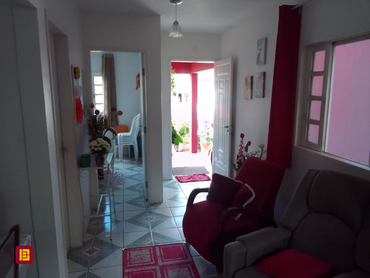 Casa com 100m², 2 quartos (sendo 1 suíte), 1 garagem, no bairro Rio Tavares em Florianópolis