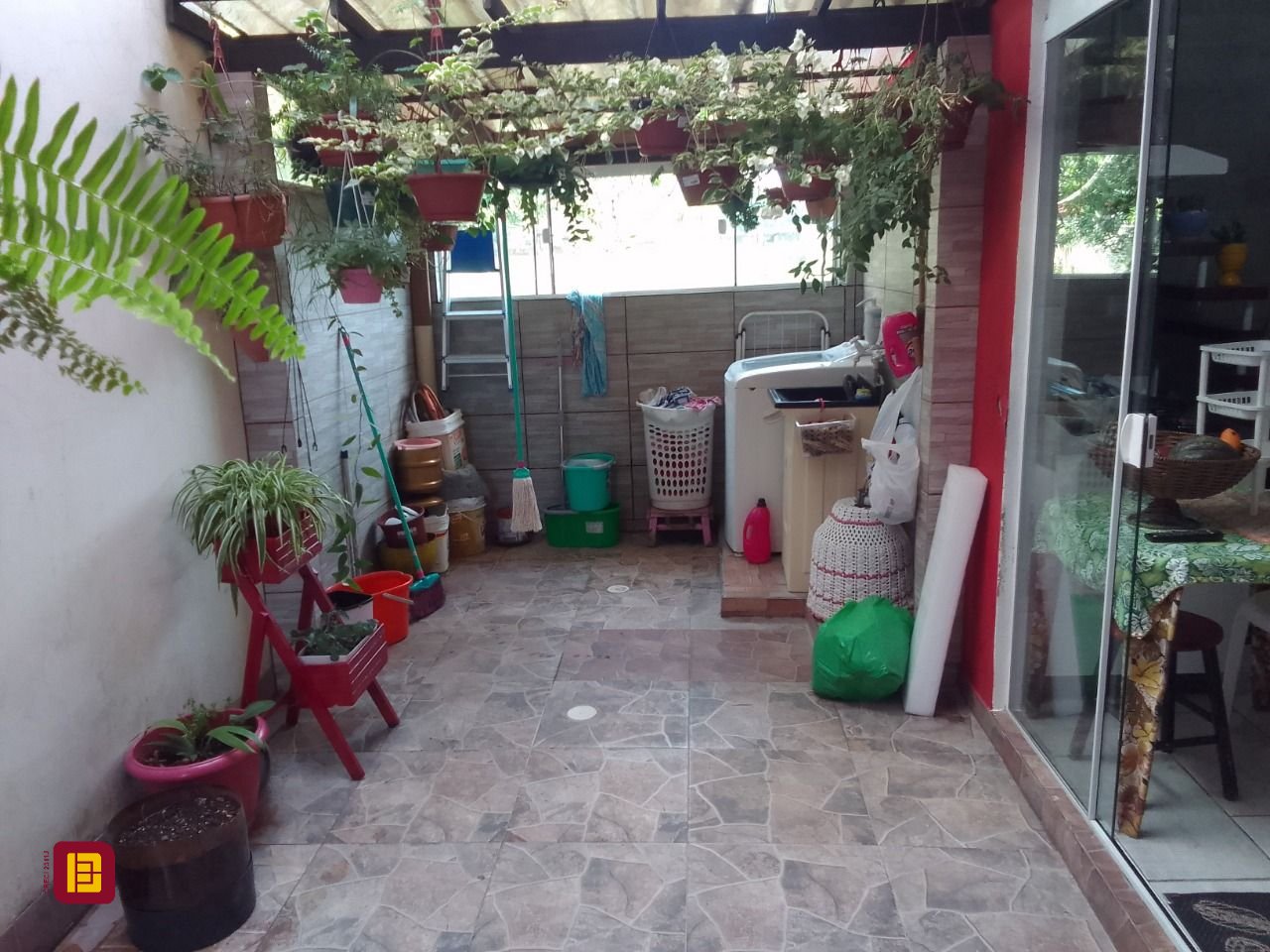 Casa com 100m², 2 quartos (sendo 1 suíte), 1 garagem, no bairro Rio Tavares em Florianópolis