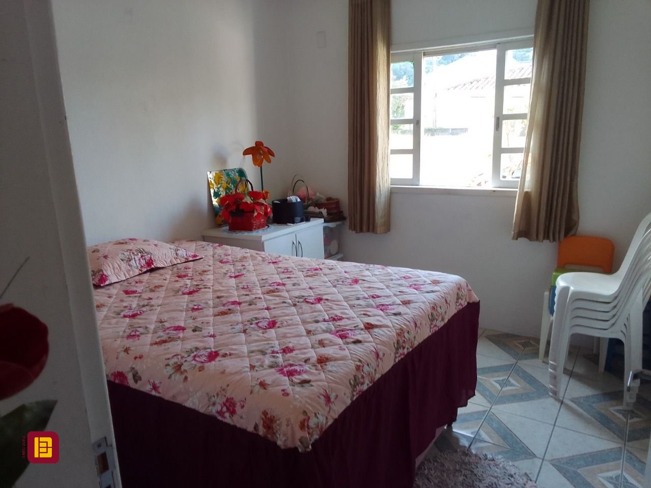Casa com 100m², 2 quartos (sendo 1 suíte), 1 garagem, no bairro Rio Tavares em Florianópolis
