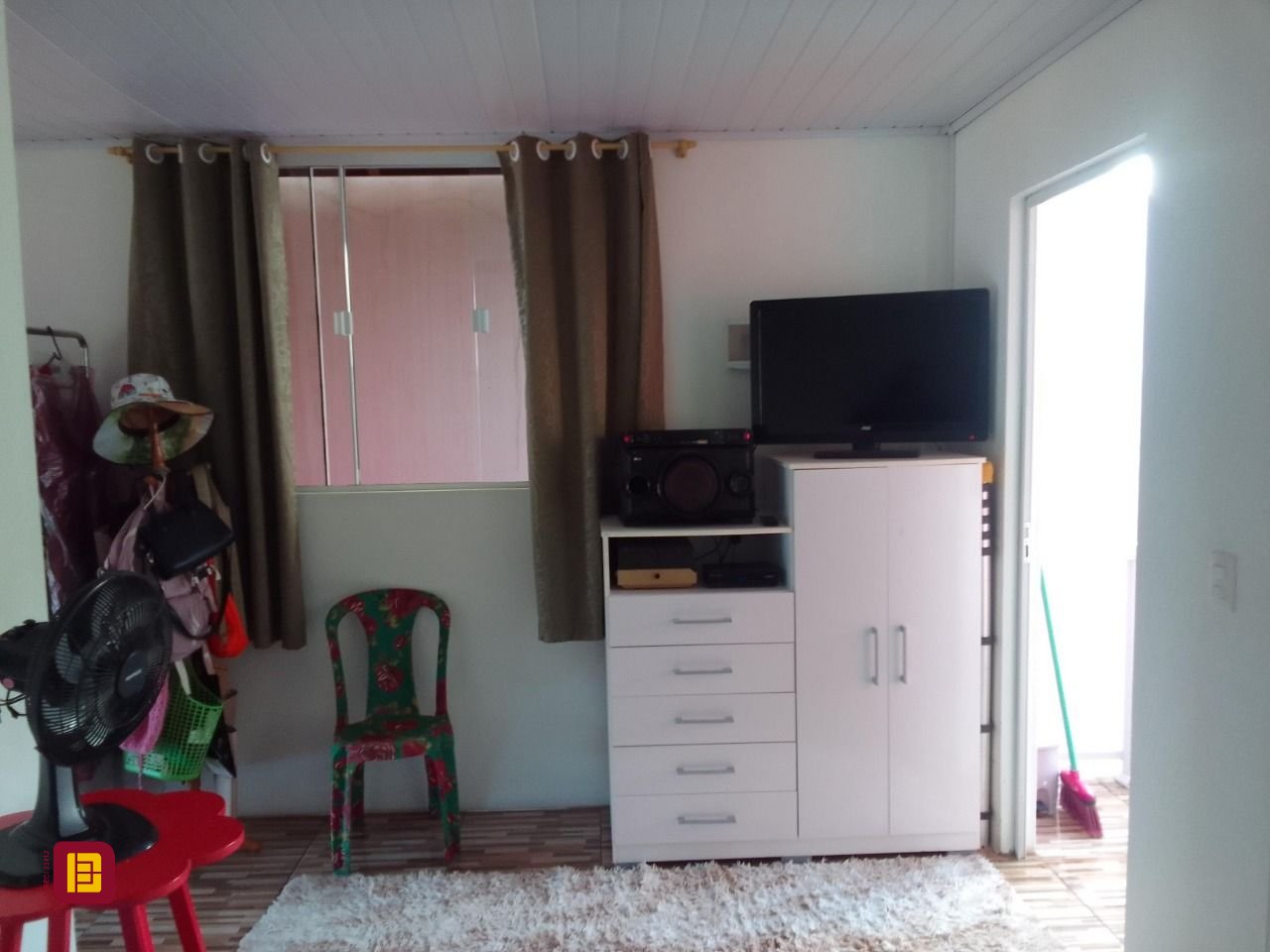 Casa com 100m², 2 quartos (sendo 1 suíte), 1 garagem, no bairro Rio Tavares em Florianópolis