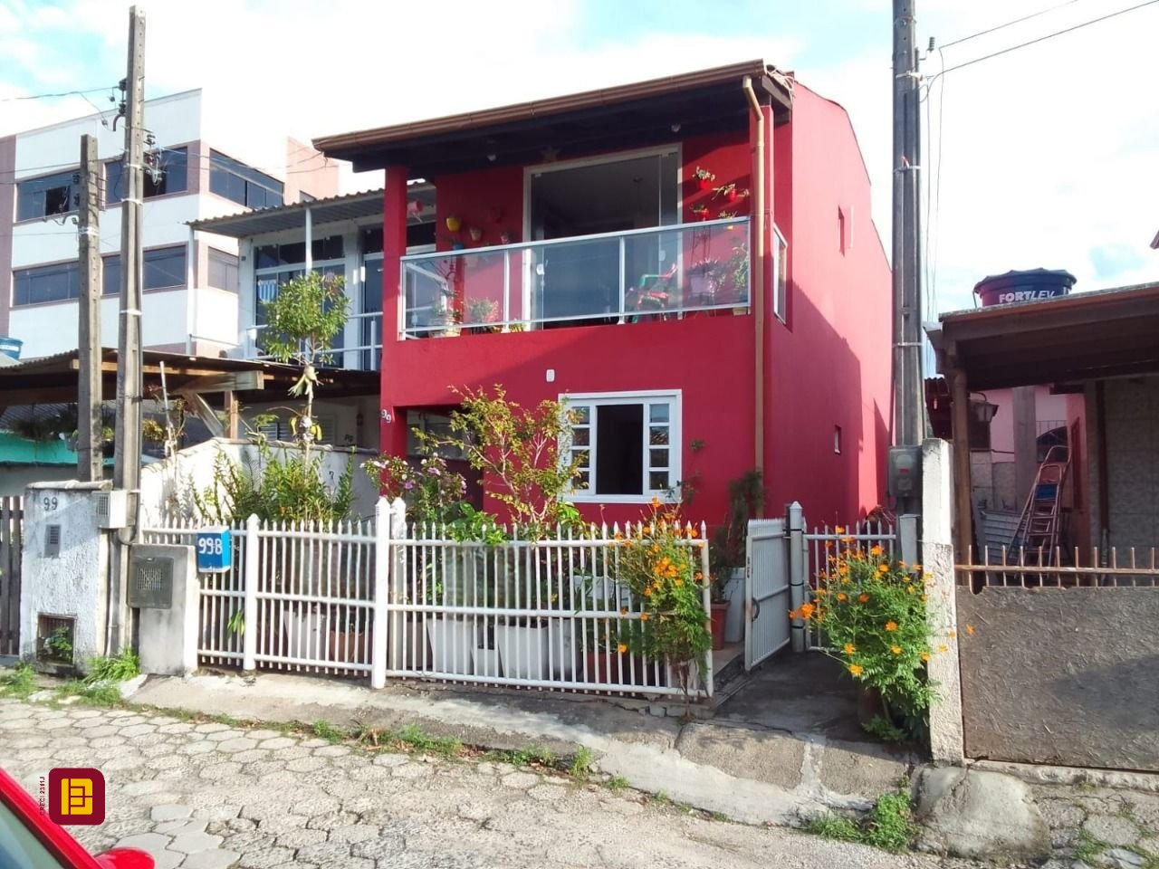 Casa com 100m², 2 quartos (sendo 1 suíte), 1 garagem, no bairro Rio Tavares em Florianópolis