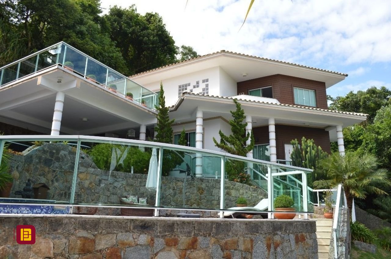 Casa de Condomínio com 400m², 3 quartos (sendo 1 suíte), 2 garagens, no bairro Bosque das Mansões em São José