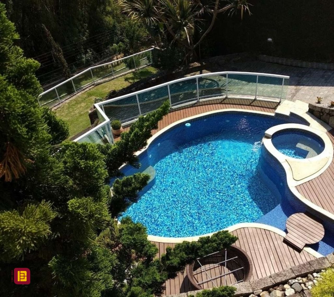 Casa de Condomínio com 400m², 3 quartos (sendo 1 suíte), 2 garagens, no bairro Bosque das Mansões em São José
