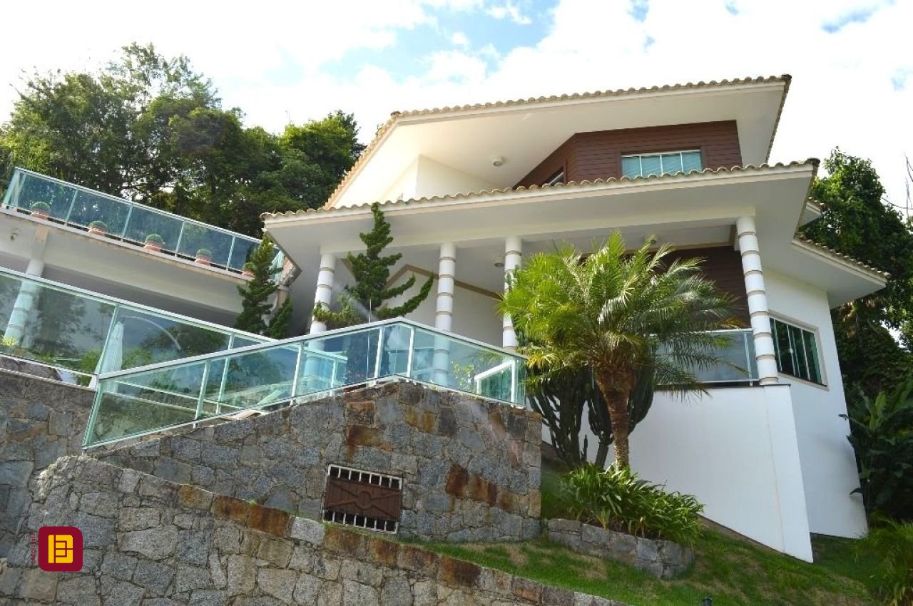 Casa de Condomínio com 400m², 3 quartos (sendo 1 suíte), 2 garagens, no bairro Bosque das Mansões em São José