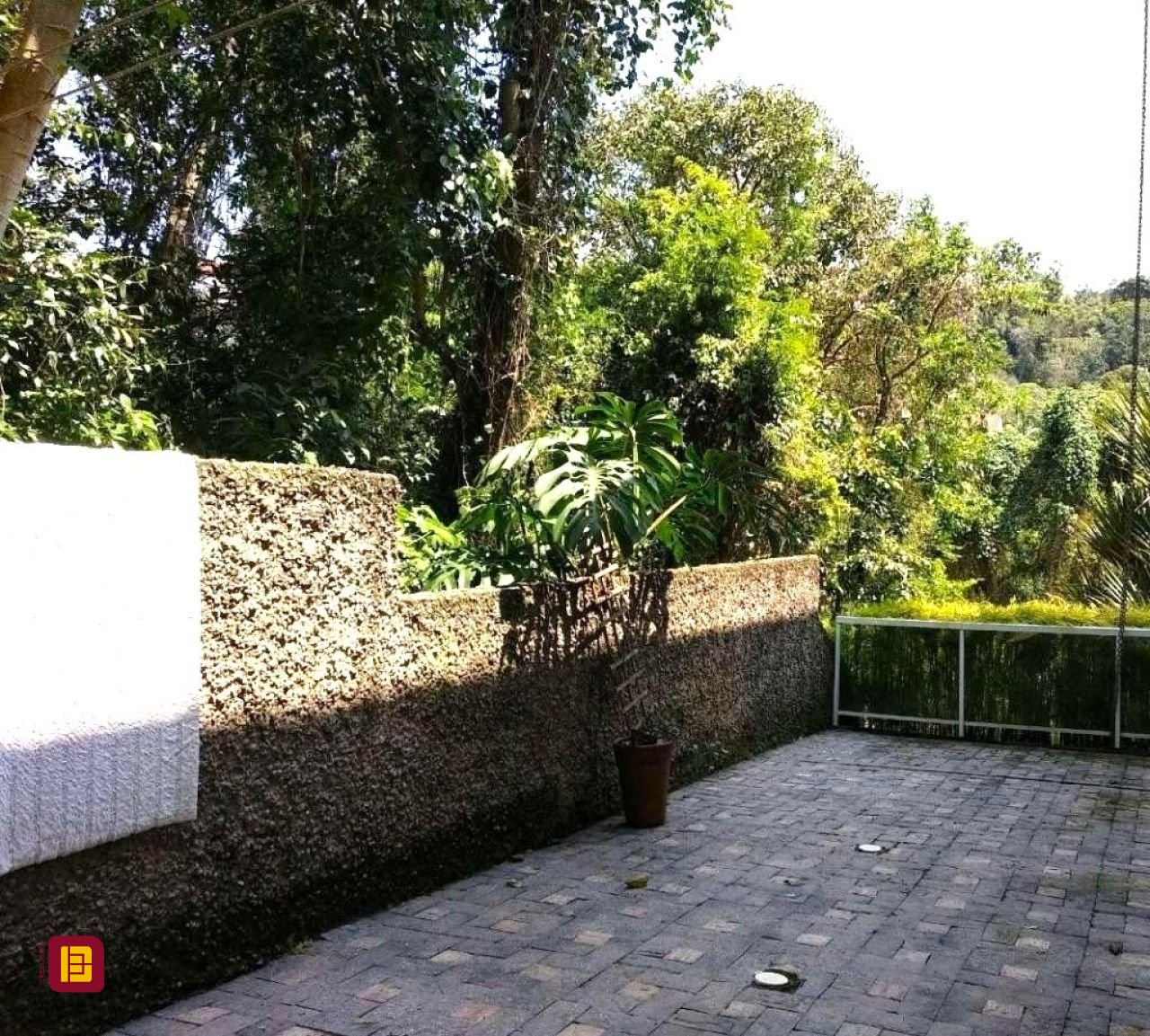 Casa de Condomínio com 400m², 3 quartos (sendo 1 suíte), 2 garagens, no bairro Bosque das Mansões em São José