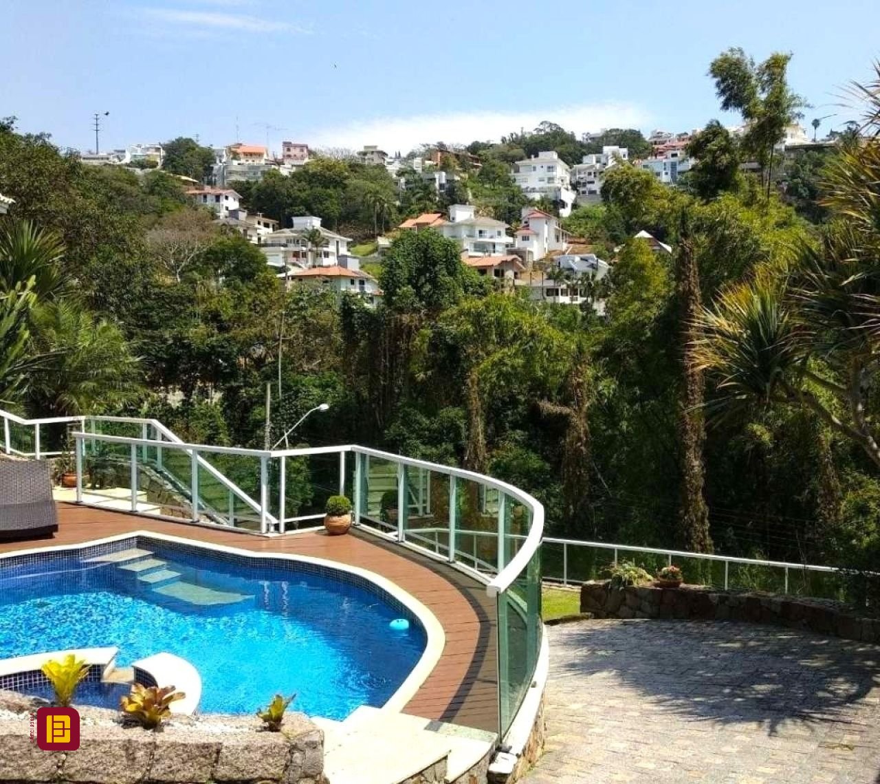 Casa de Condomínio com 400m², 3 quartos (sendo 1 suíte), 2 garagens, no bairro Bosque das Mansões em São José