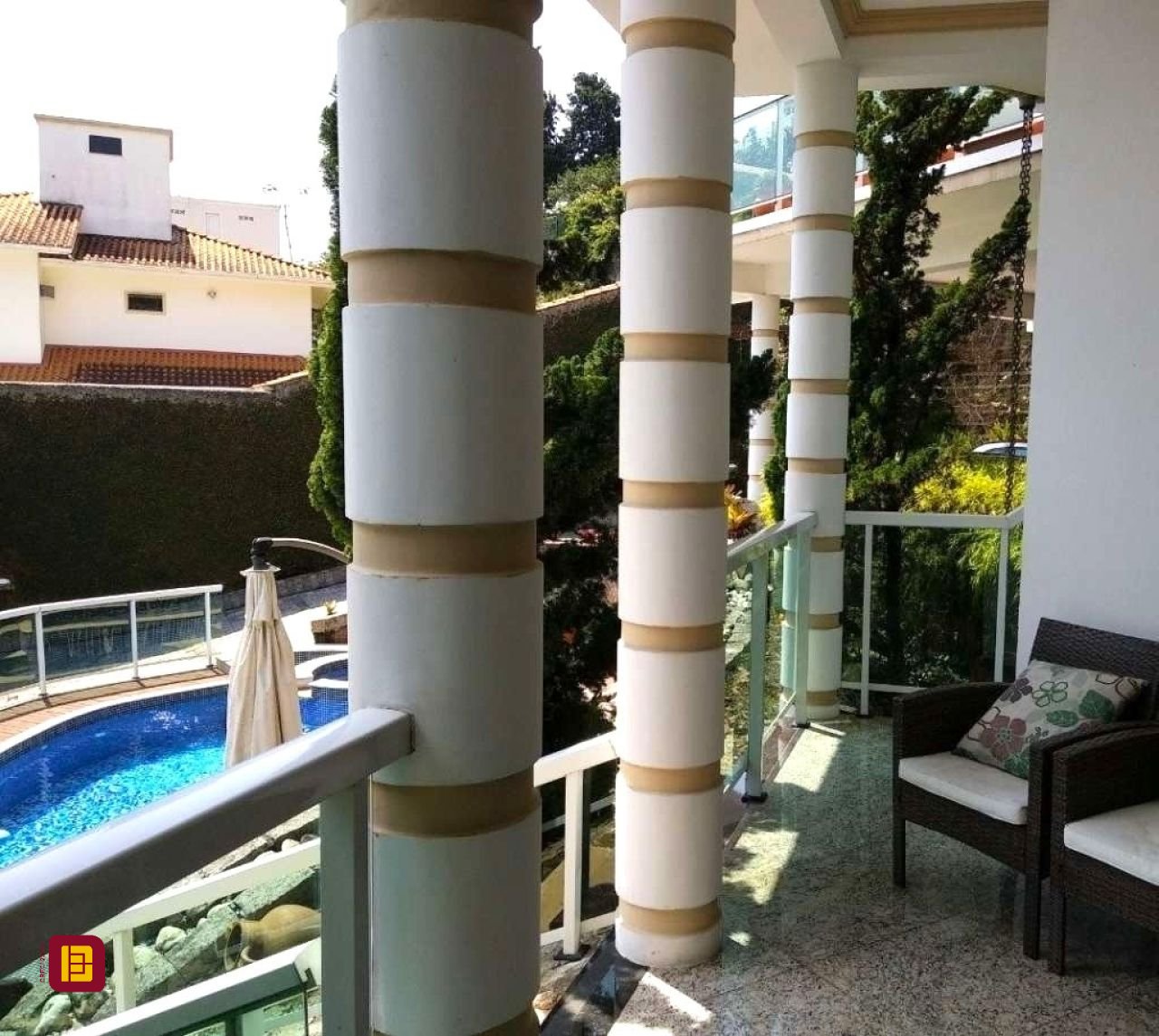 Casa de Condomínio com 400m², 3 quartos (sendo 1 suíte), 2 garagens, no bairro Bosque das Mansões em São José