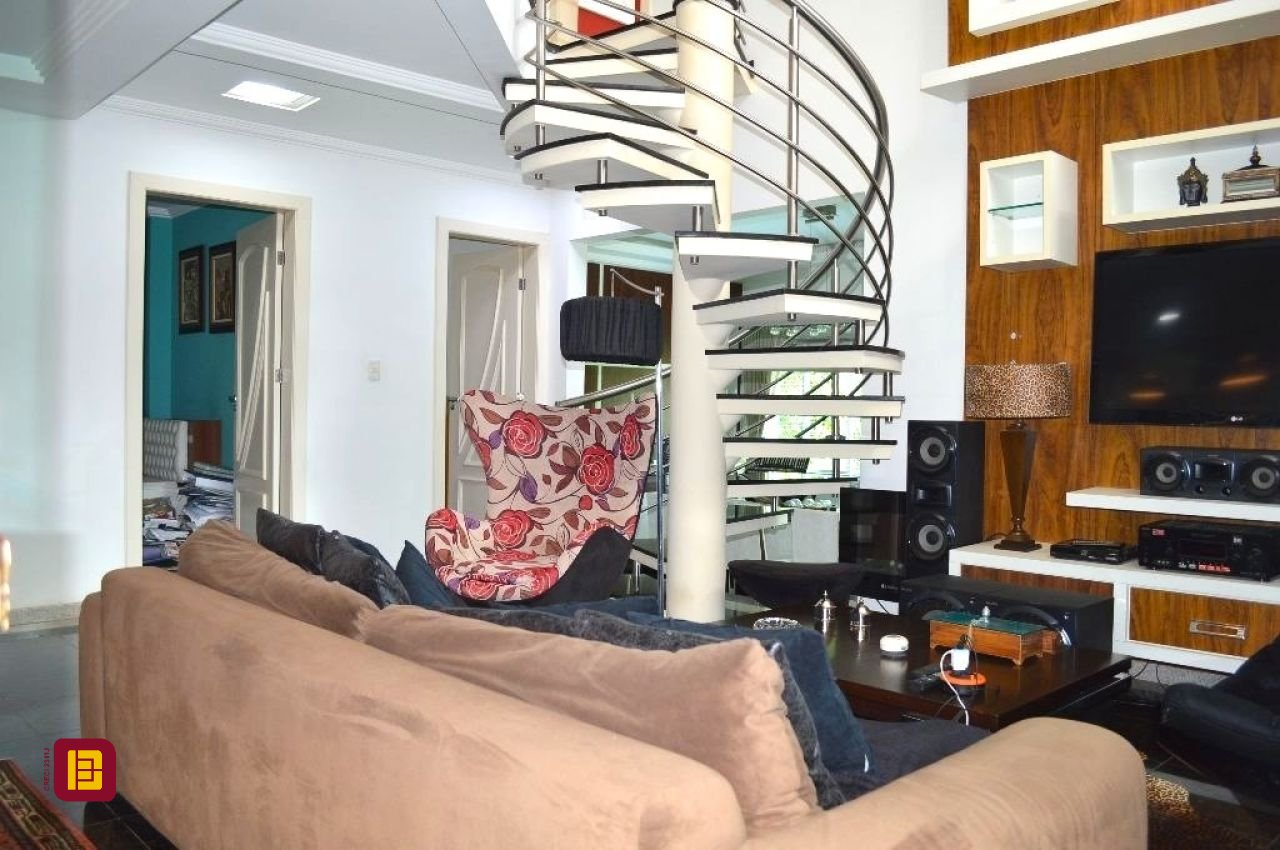 Casa de Condomínio com 400m², 3 quartos (sendo 1 suíte), 2 garagens, no bairro Bosque das Mansões em São José