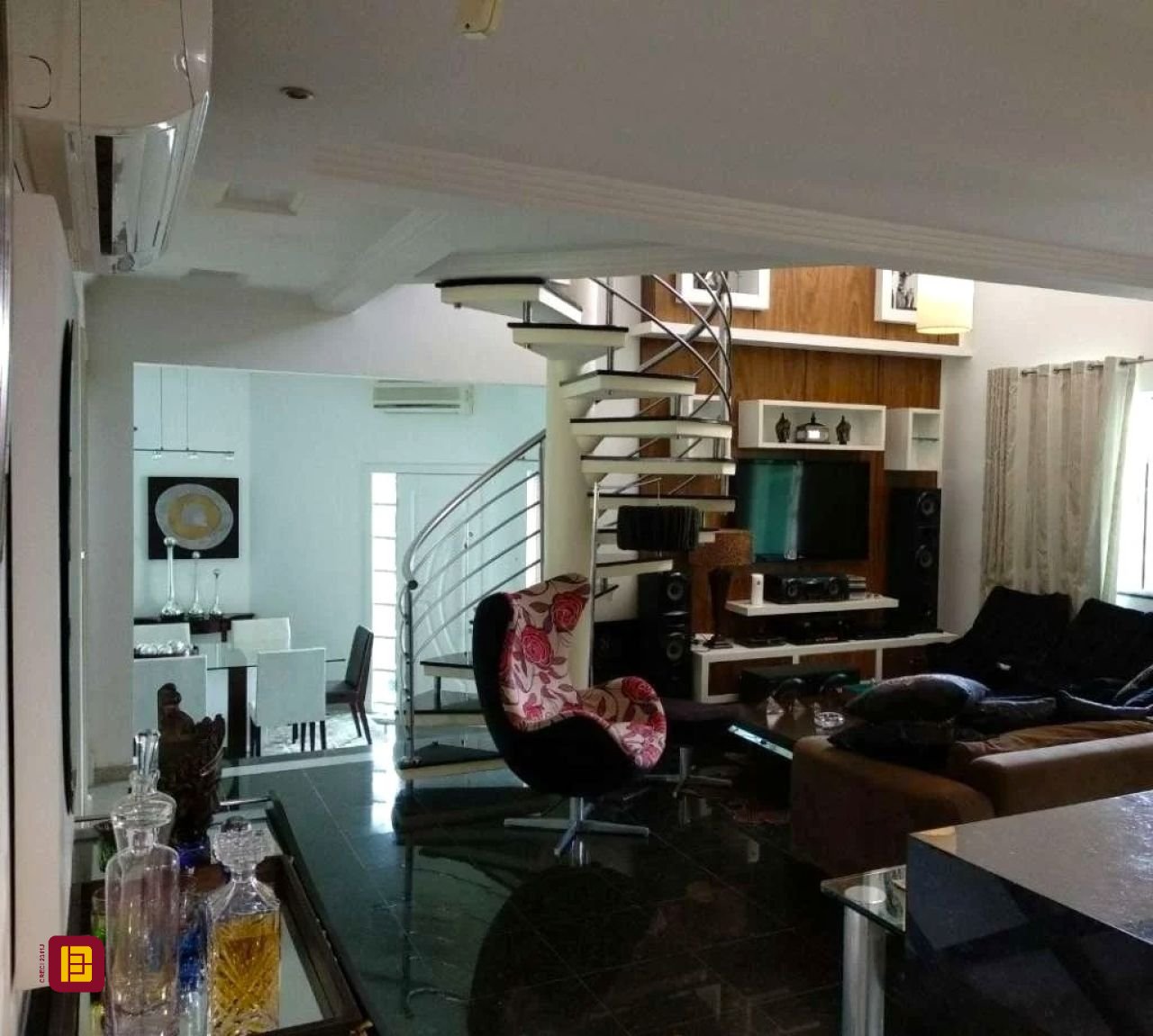 Casa de Condomínio com 400m², 3 quartos (sendo 1 suíte), 2 garagens, no bairro Bosque das Mansões em São José