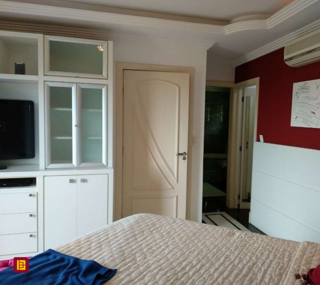 Casa de Condomínio com 400m², 3 quartos (sendo 1 suíte), 2 garagens, no bairro Bosque das Mansões em São José