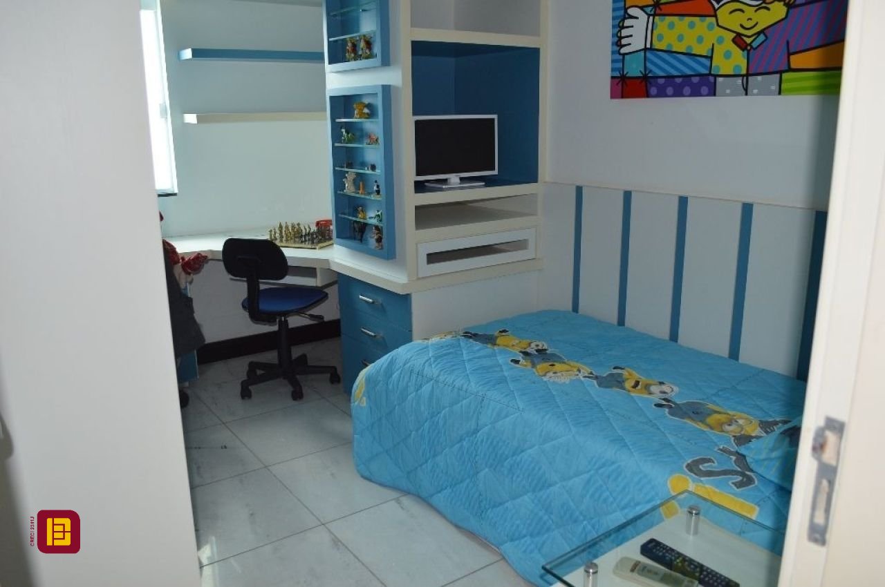 Casa de Condomínio com 400m², 3 quartos (sendo 1 suíte), 2 garagens, no bairro Bosque das Mansões em São José
