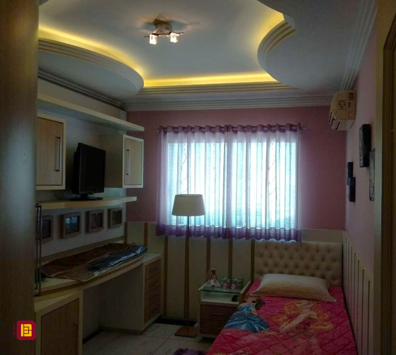 Casa de Condomínio com 400m², 3 quartos (sendo 1 suíte), 2 garagens, no bairro Bosque das Mansões em São José