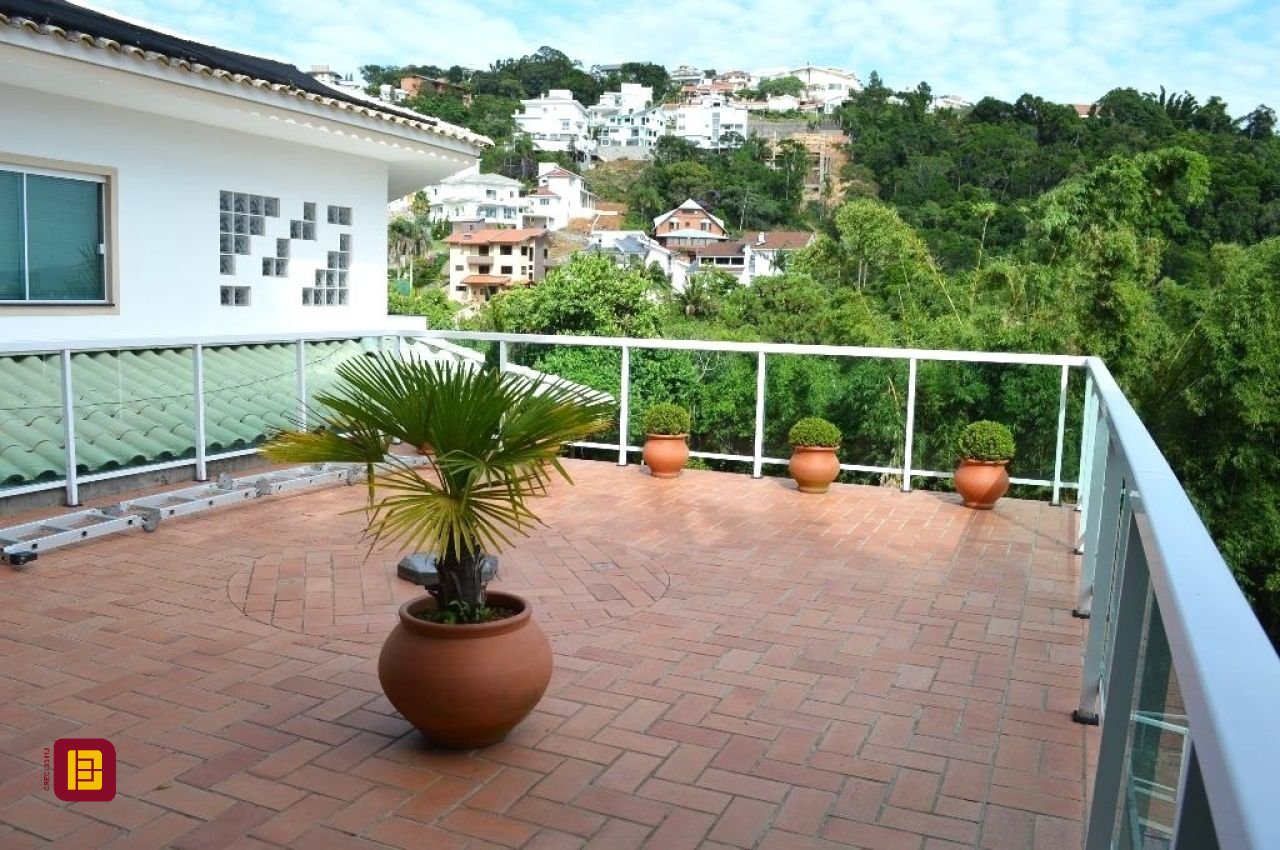 Casa de Condomínio com 400m², 3 quartos (sendo 1 suíte), 2 garagens, no bairro Bosque das Mansões em São José