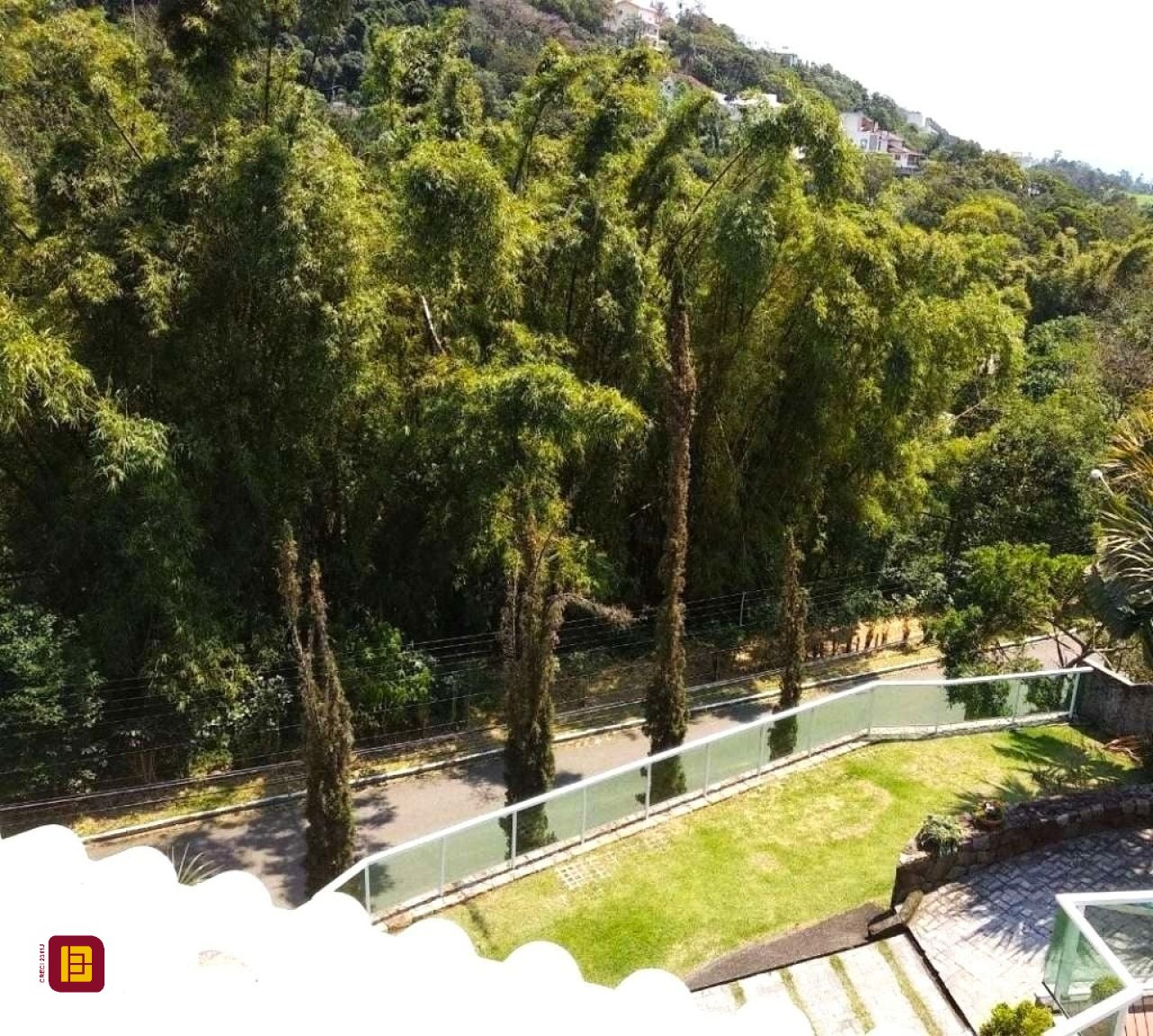 Casa de Condomínio com 400m², 3 quartos (sendo 1 suíte), 2 garagens, no bairro Bosque das Mansões em São José