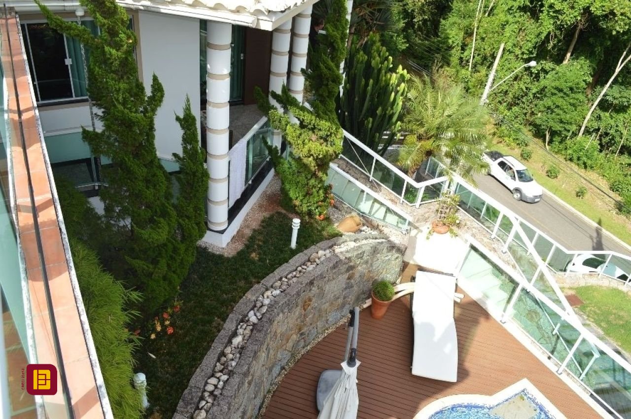 Casa de Condomínio com 400m², 3 quartos (sendo 1 suíte), 2 garagens, no bairro Bosque das Mansões em São José