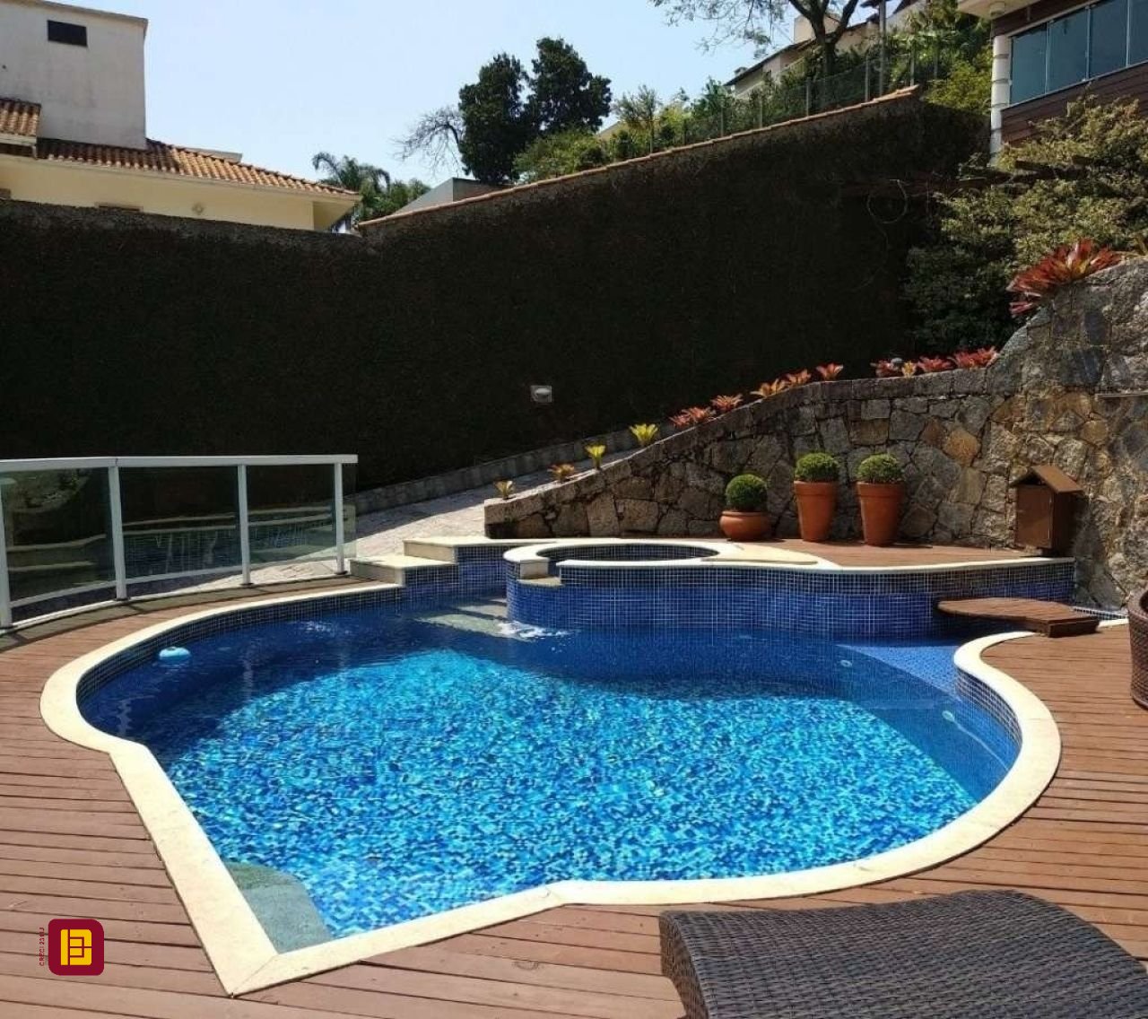 Casa de Condomínio com 400m², 3 quartos (sendo 1 suíte), 2 garagens, no bairro Bosque das Mansões em São José