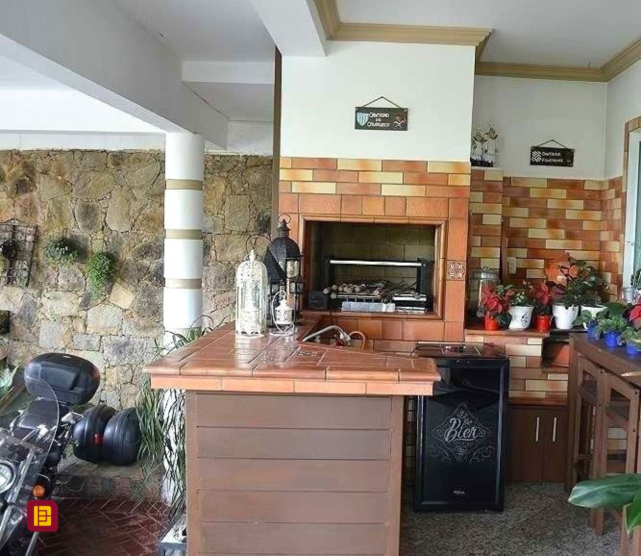 Casa de Condomínio com 400m², 3 quartos (sendo 1 suíte), 2 garagens, no bairro Bosque das Mansões em São José