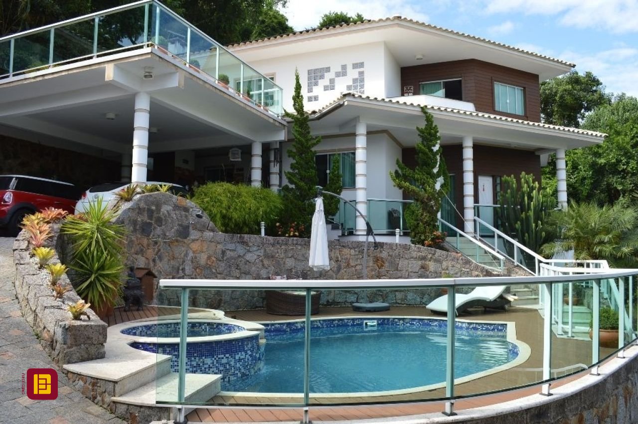 Casa de Condomínio com 400m², 3 quartos (sendo 1 suíte), 2 garagens, no bairro Bosque das Mansões em São José