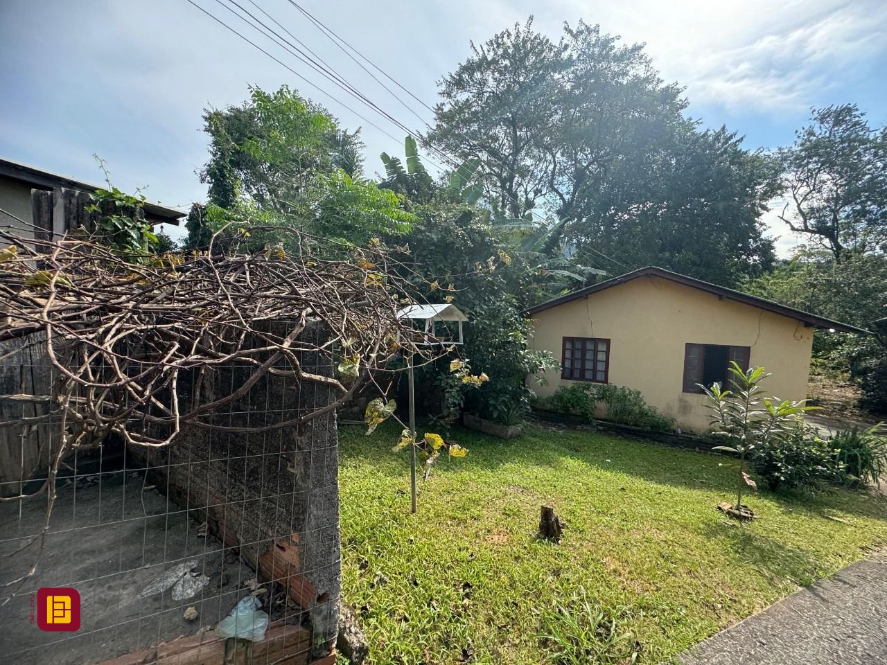 Terreno com 1036m², no bairro Rio Tavares em Florianópolis