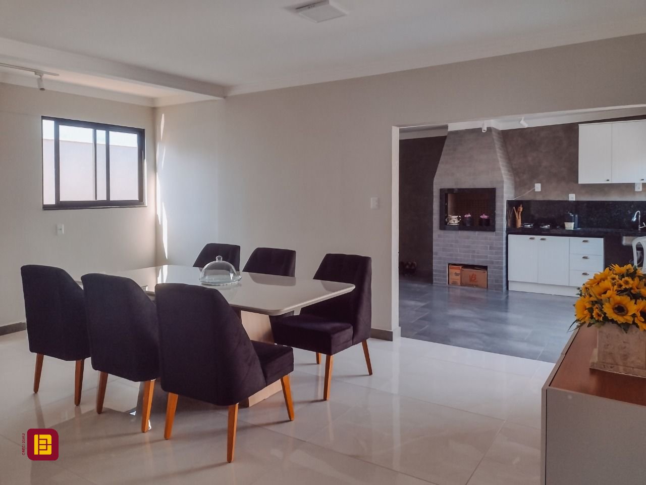 Casa com 132m², 6 quartos (sendo 2 suítes), 2 garagens, no bairro Ingleses em Florianópolis