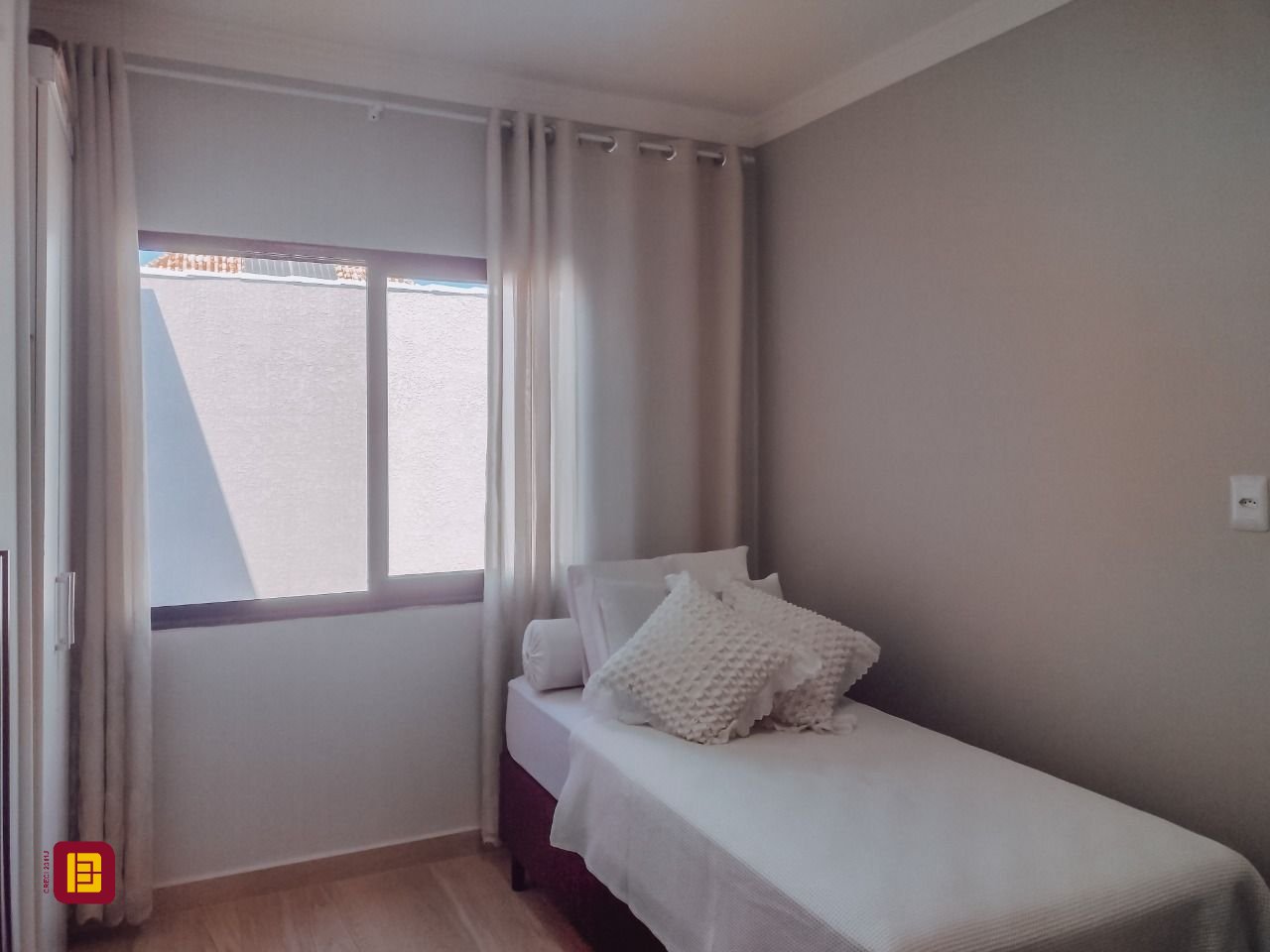 Casa com 132m², 6 quartos (sendo 2 suítes), 2 garagens, no bairro Ingleses em Florianópolis
