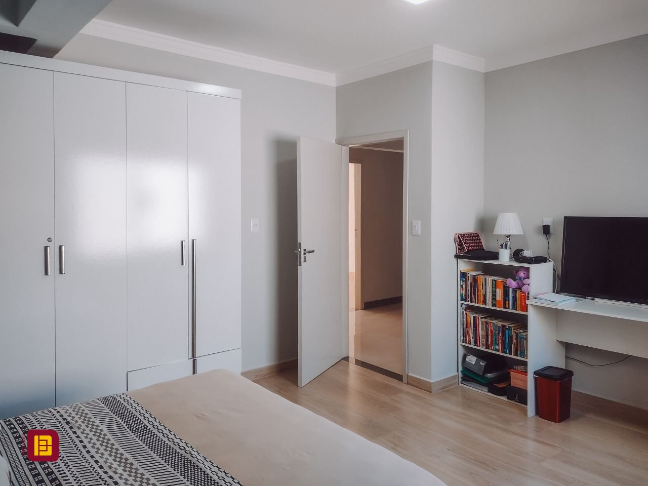 Casa com 132m², 6 quartos (sendo 2 suítes), 2 garagens, no bairro Ingleses em Florianópolis
