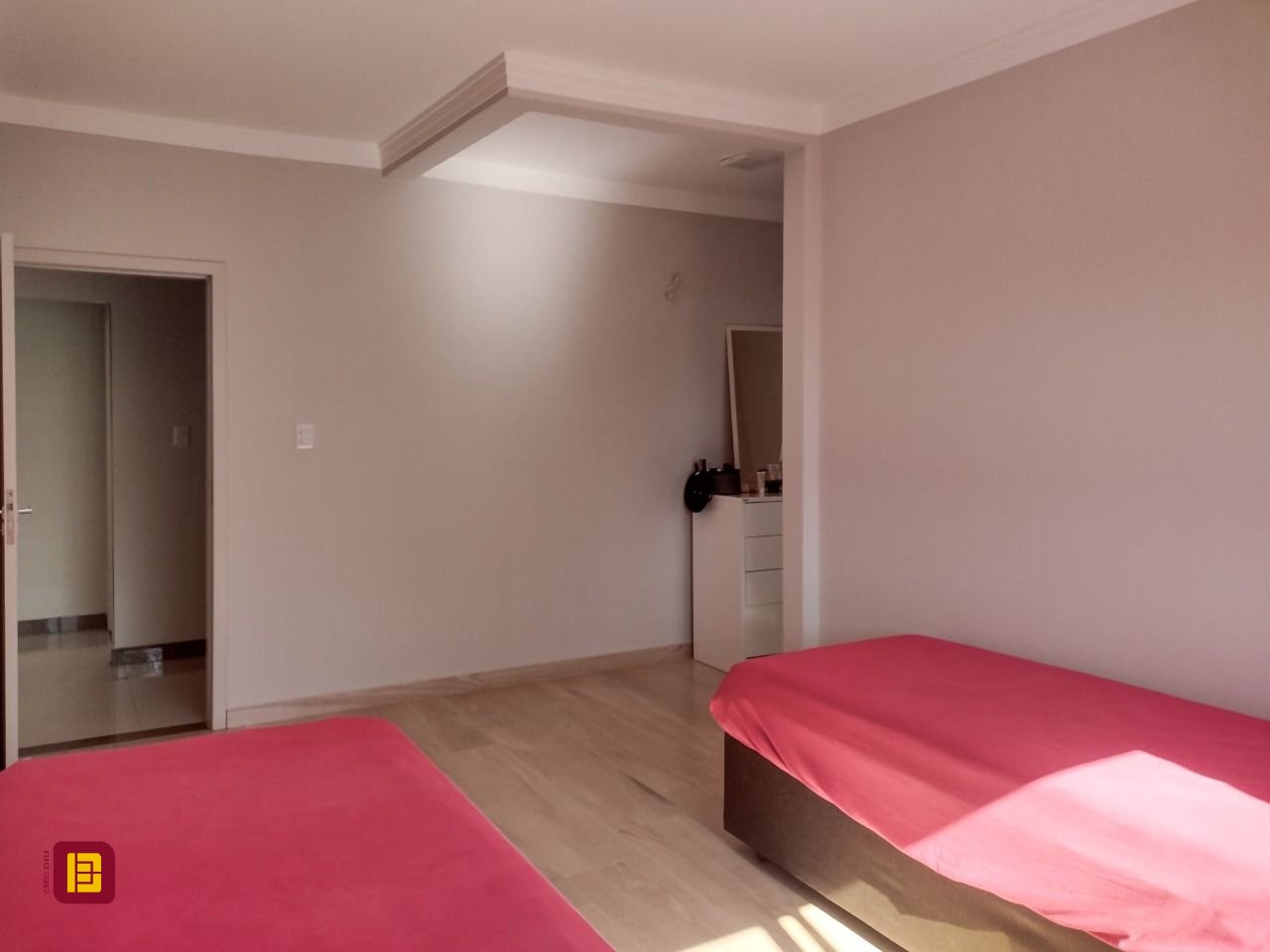 Casa com 132m², 6 quartos (sendo 2 suítes), 2 garagens, no bairro Ingleses em Florianópolis