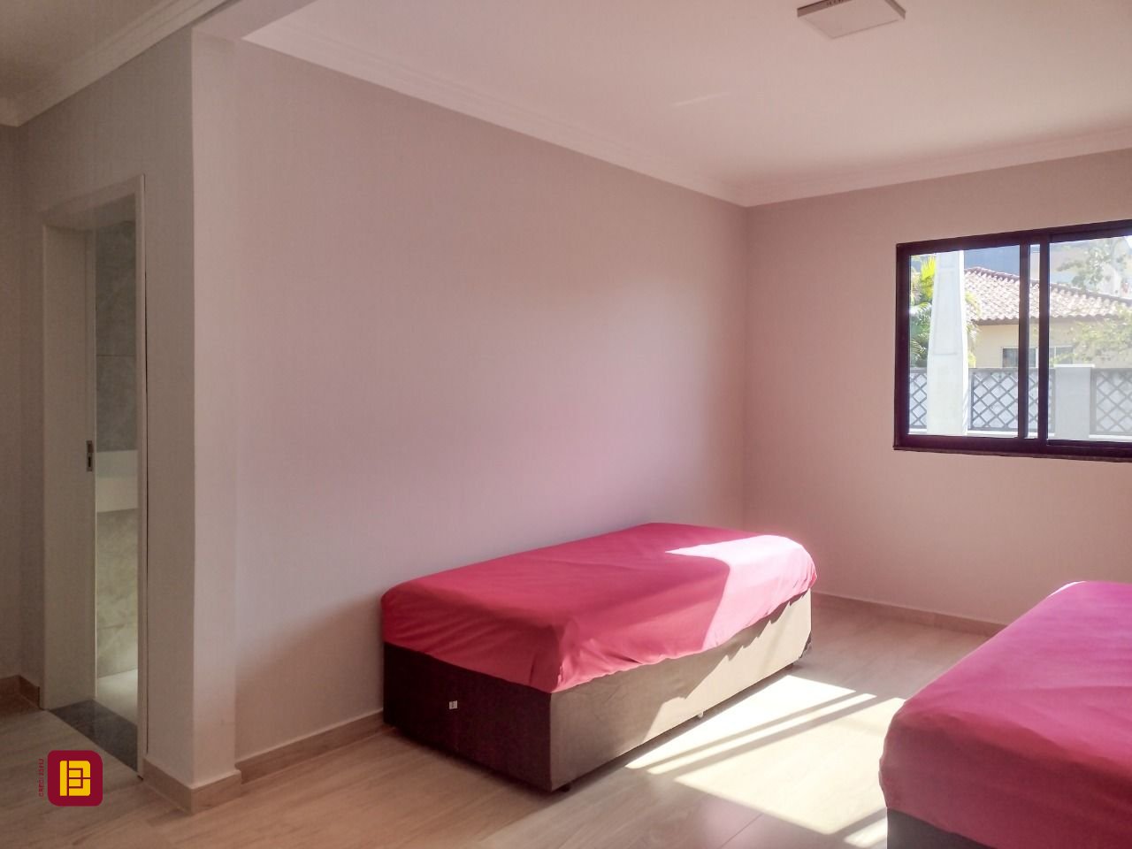 Casa com 132m², 6 quartos (sendo 2 suítes), 2 garagens, no bairro Ingleses em Florianópolis