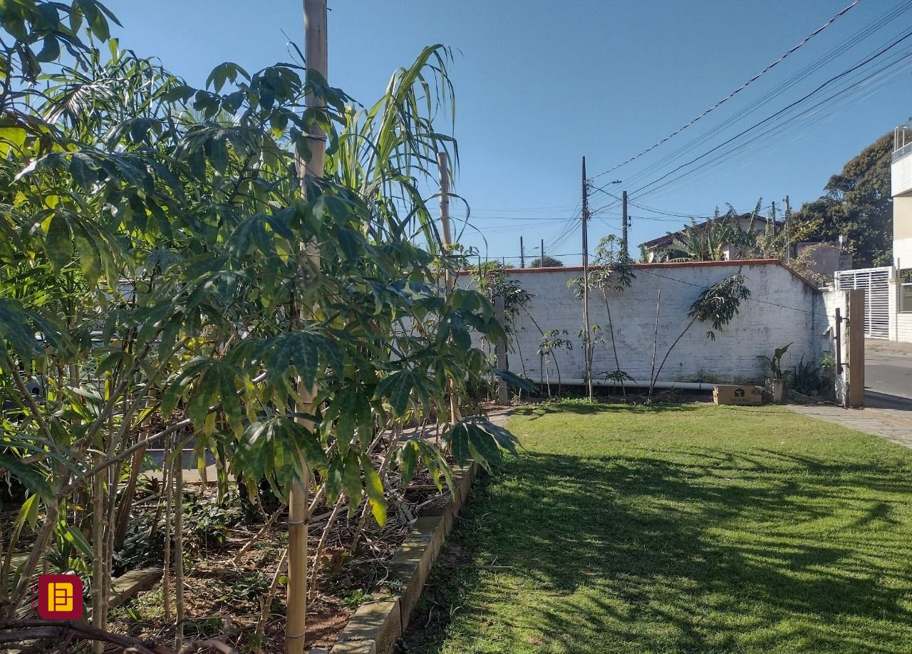 Casa com 133m², 7 quartos (sendo 2 suítes), 3 garagens, no bairro Ingleses em Florianópolis