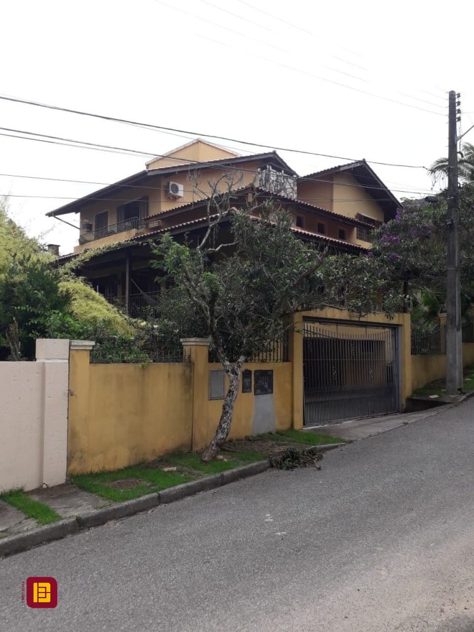 Casa com 430m², 5 quartos (sendo 1 suíte), 4 garagens, no bairro Lagoa da Conceição em Florianópolis