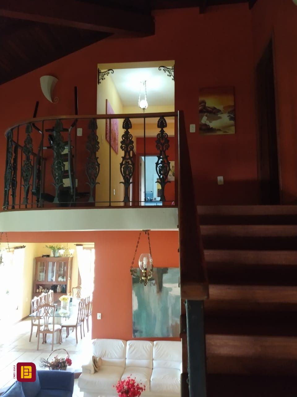 Casa com 430m², 5 quartos (sendo 1 suíte), 4 garagens, no bairro Lagoa da Conceição em Florianópolis