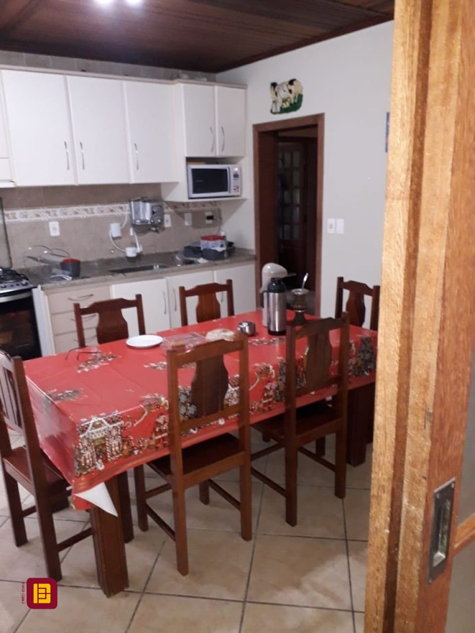 Casa com 430m², 5 quartos (sendo 1 suíte), 4 garagens, no bairro Lagoa da Conceição em Florianópolis