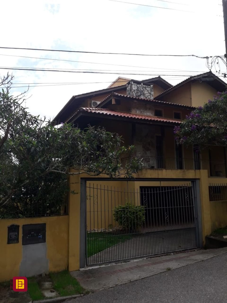 Casa com 430m², 5 quartos (sendo 1 suíte), 4 garagens, no bairro Lagoa da Conceição em Florianópolis