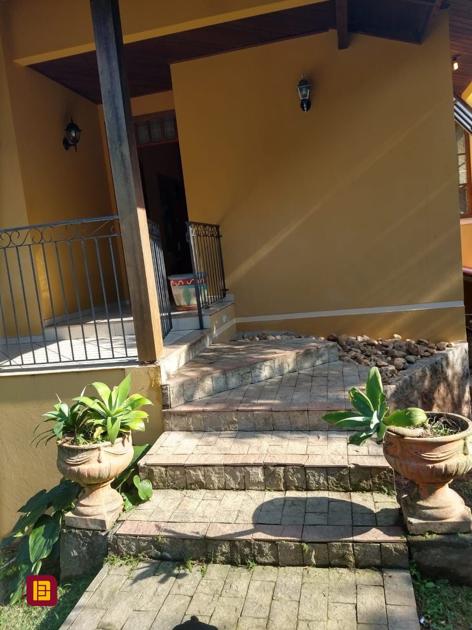 Casa com 430m², 5 quartos (sendo 1 suíte), 4 garagens, no bairro Lagoa da Conceição em Florianópolis