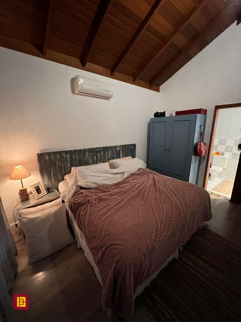 Casa com 250m², 4 quartos (sendo 1 suíte), 2 garagens, no bairro Santo Antônio de Lisboa em Florianópolis