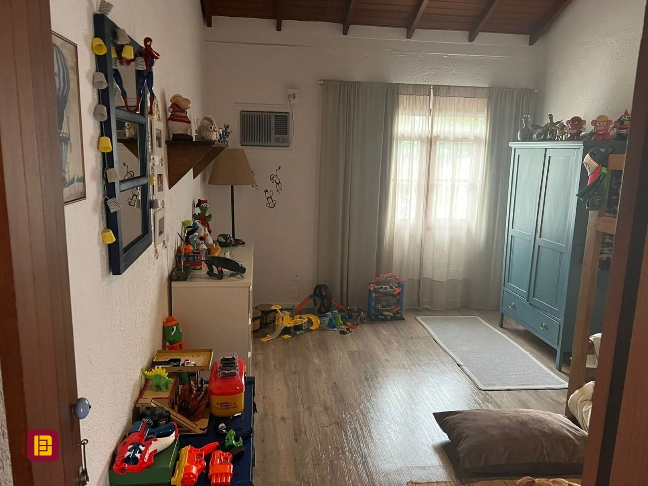 Casa com 250m², 4 quartos (sendo 1 suíte), 2 garagens, no bairro Santo Antônio de Lisboa em Florianópolis